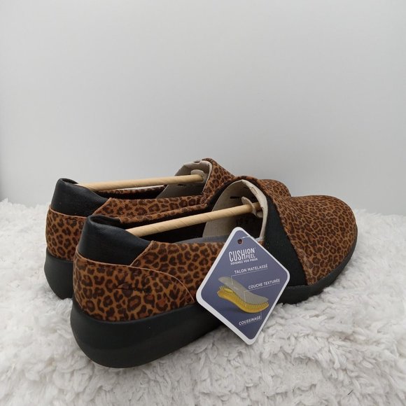 Clarks Shoes Womens Size 8.5 Cheetah Print‎ Loafer Flats Kayleigh Step - Picture 1 of 8